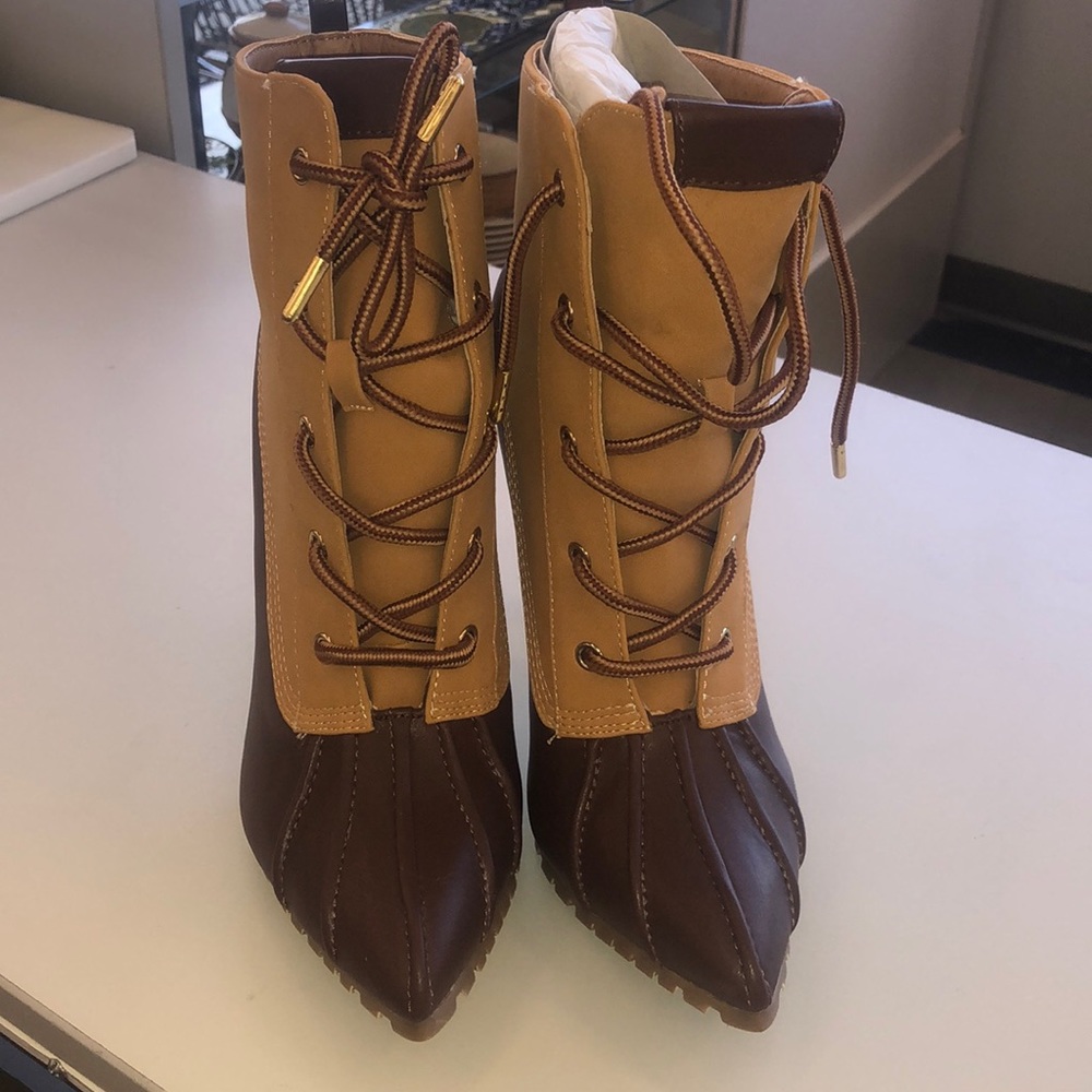 Brand New Brown duck ankle boots Shiela by Shoedazzle